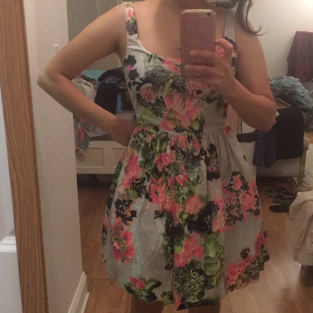 Julienne dress size m new with out tag